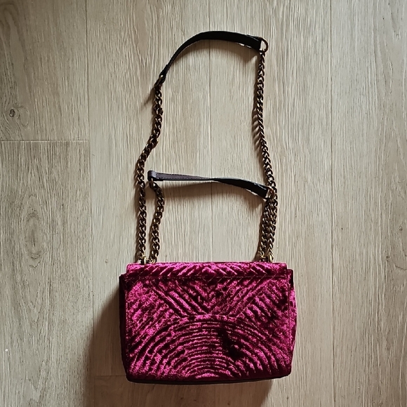 Nine West Elegant Velvet Chain Strap Bag - Picture 6 of 8